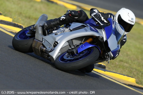 Yamaha YZF R1 sur départementale