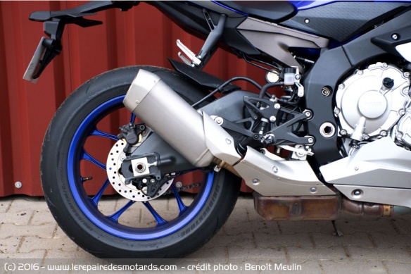 Yamaha YZF-R1, frein arrière et échappement