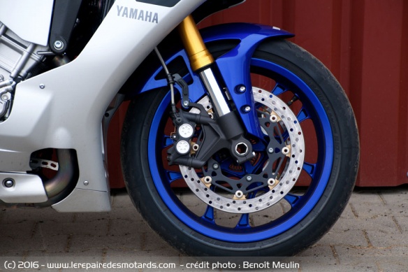 Yamaha YZF-R1 : freinage puissant et dosable