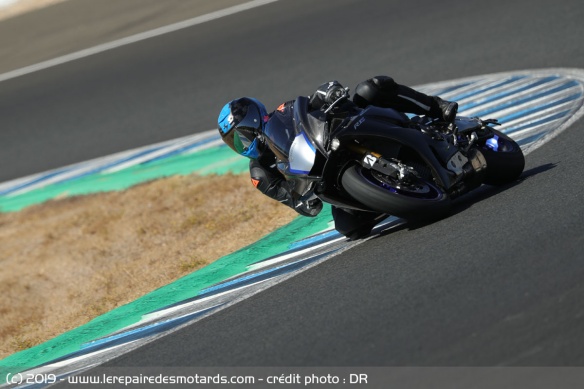 La Yamaha YZF-R1M sur l'angle