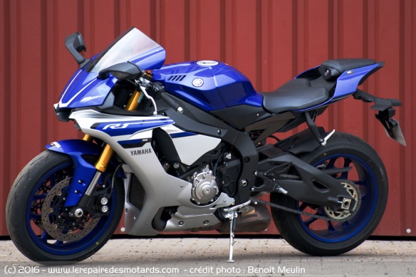 Statique de Yamaha YZF-R1 côté gauche