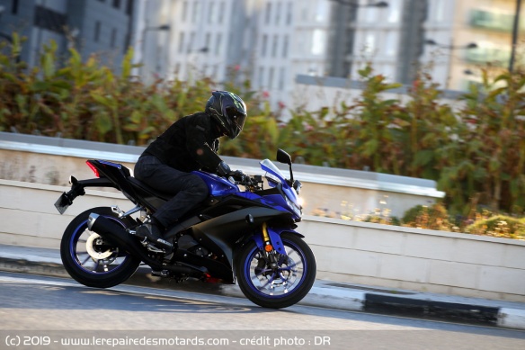 La Yamaha YZF-R125 sur route