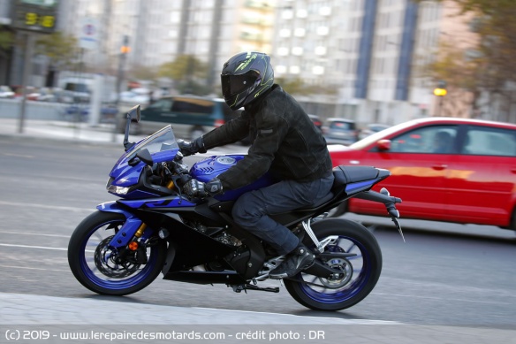 Essai de la Yamaha YZF-R125 en ville