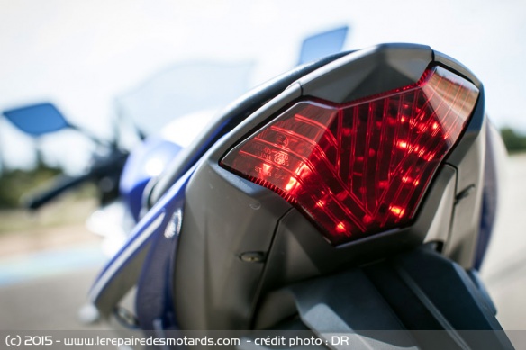 Feu arrière Yamaha R3