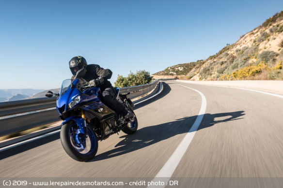 La Yamaha YZF-R3 sur voie rapide