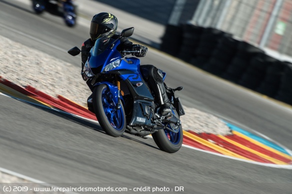 La Yamaha YZF-R3 sur circuit