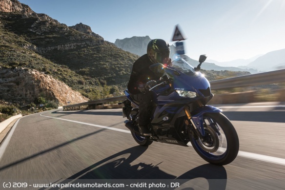 La Yamaha YZF-R3 sur route