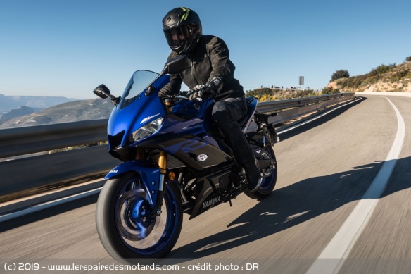 Essai de la Yamaha YZF-R3 sur route