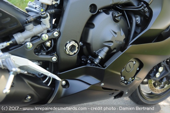 Le 4 cylindres de la R6