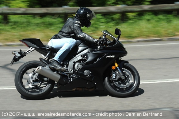 La Yamaha YZF-R6 sur route