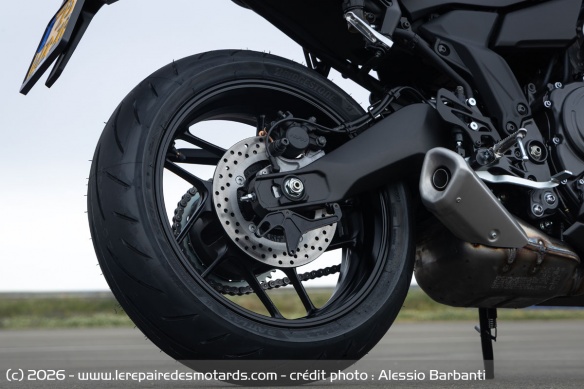 Le bras oscillant de la Yamaha R7