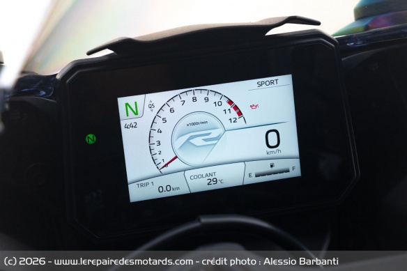 L'instrumentation TFT de la Yamaha R7