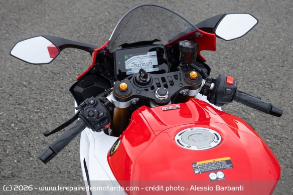 Les guidons bracelets de la Yamaha R7