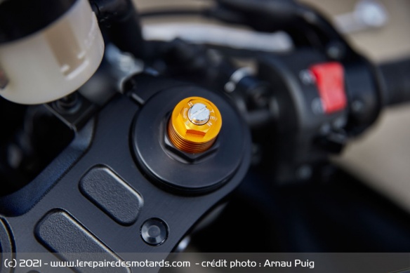 Le réglage de la fourche de la Yamaha R7