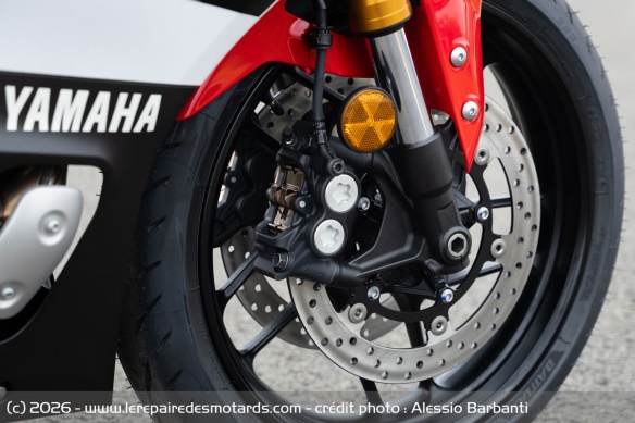 Le frein avant de la Yamaha R7