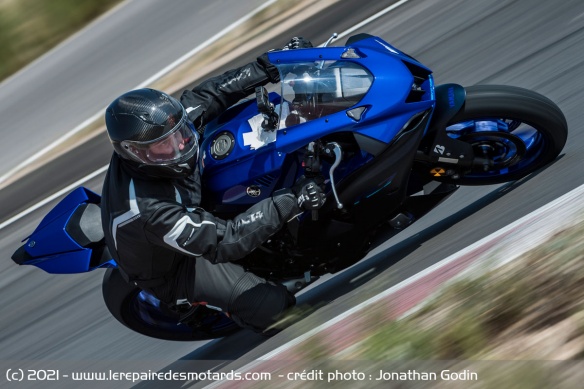 La Yamaha R7 sur piste