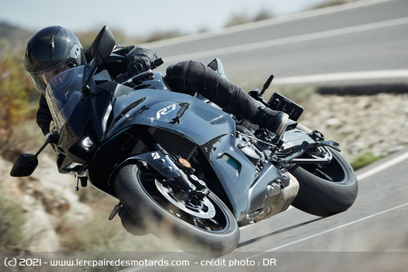 Essai de la Yamaha R7 sur route