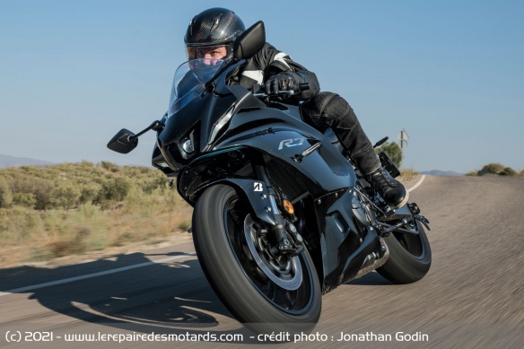 La Yamaha R7 sur voie rapide