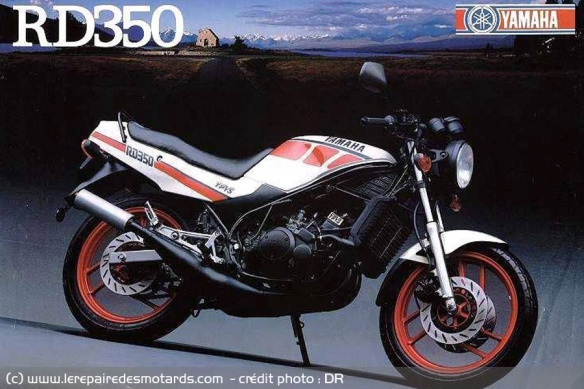 moto de route à moteur deux- temps