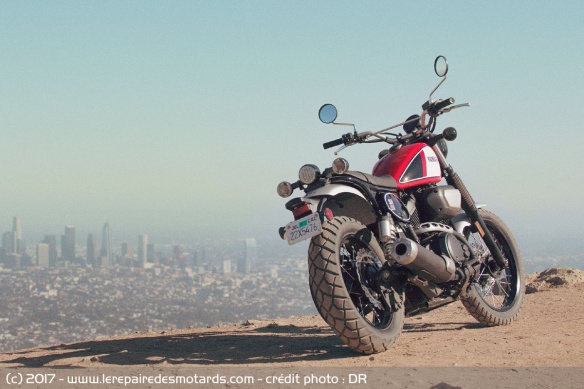 La SCR 950 puise en grande partie dans la XV950R