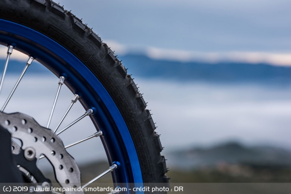 La Ténéré est chaussée de pneus Pirelli Scorpion Rally STR
