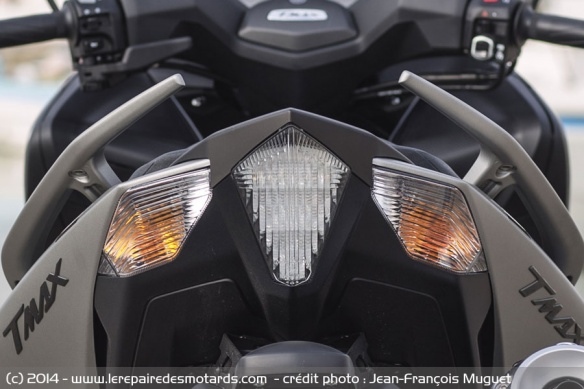 Feu arrière Yamaha TMax 530, inspiré du R1