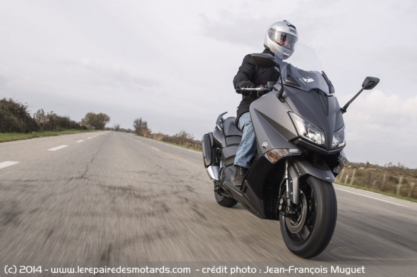 Yamaha TMax 530 sur nationale