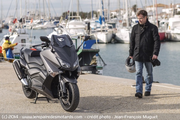 Yamaha TMax 530 dans le port