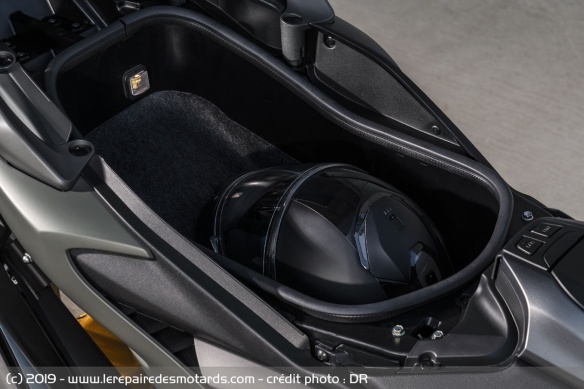 Le coffre du Yamaha TMax 560