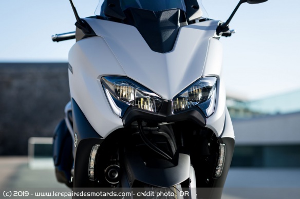 Les phares avant du Yamaha TMax 560