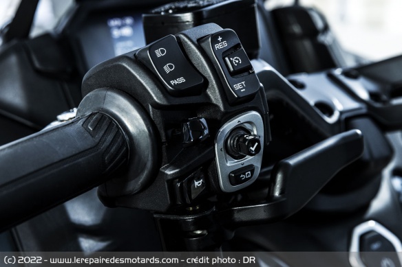 Joystick intégré au commodo