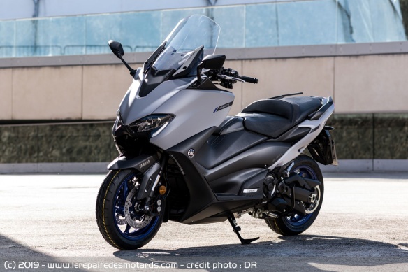 Yamaha TMax 560 dans son coloris Icon Grey