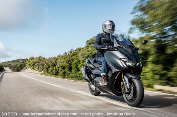 Essai du Yamaha TMax 560 sur voie rapide