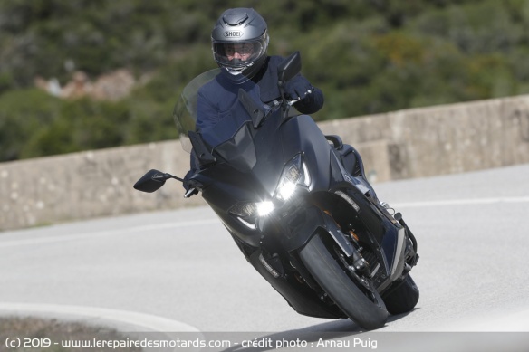Le Yamaha TMax 560 sur route