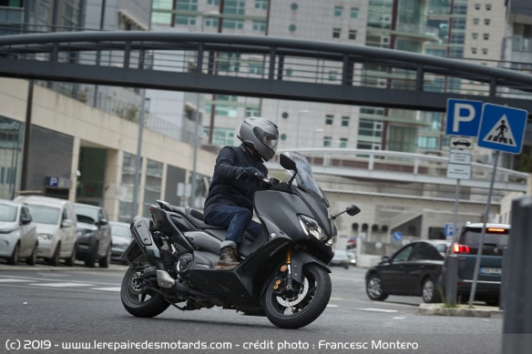 Essai du Yamaha TMax 560 en ville