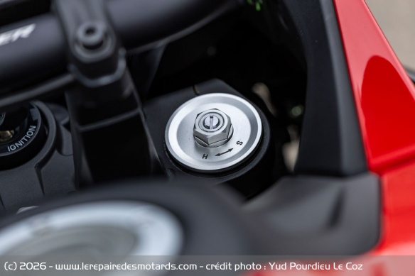 Le réglage de la fourche de la Yamaha Tracer 7 Y-AMT