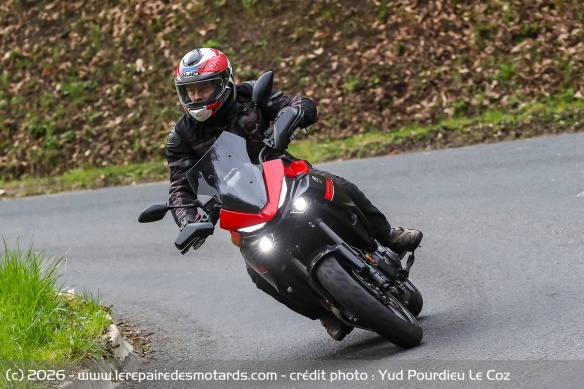 L'Y-AMT permet tout de même de s'amuser au guidon de la Yamaha dont les qualités dynamiques sont toujours au rendez-vous