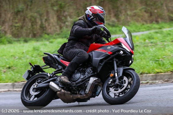 L'Y-AMT se révèle efficace, mais demande un pilotage différent de celui d'une moto à boite manuelle