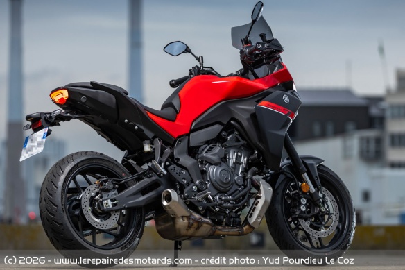 La Yamaha Tracer 7 Y-AMT reste similaire au modèle lancé l'an dernier