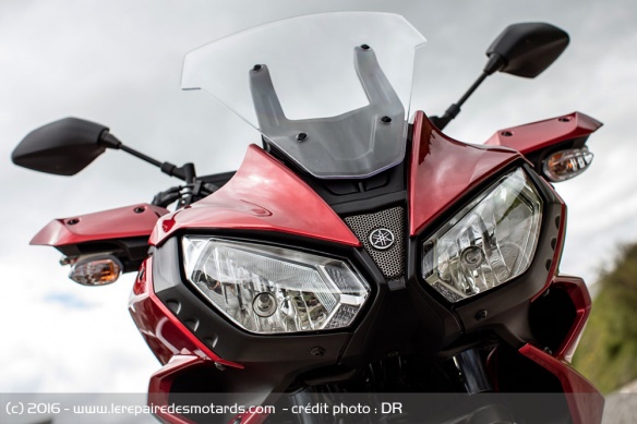 La face avant partage le design de la Tracer 900