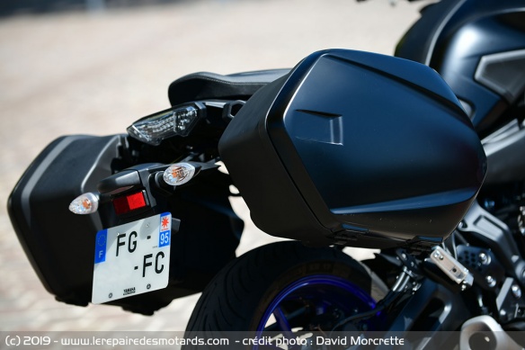 Valises latérales rigides offrant une capacité de 20 litres chacune