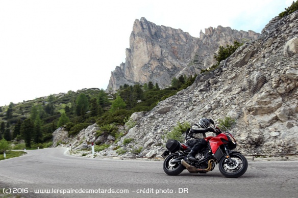 La Tracer est un peu plus rigide que le roadster