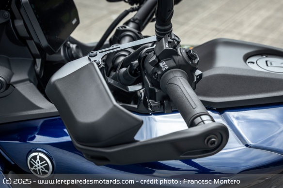 Nouveauté de ce millésime 2025 : la boite de vitesse automatique Y-AMT et donc, la disparition du levier d'embrayage