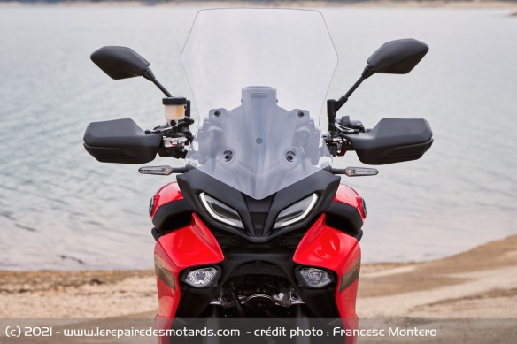 Le nouveau style rend la Tracer plus élégante