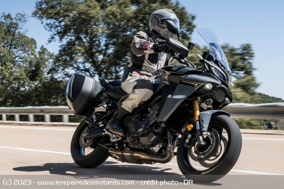 La Yamaha Tracer 9 GT+ sur voie rapide