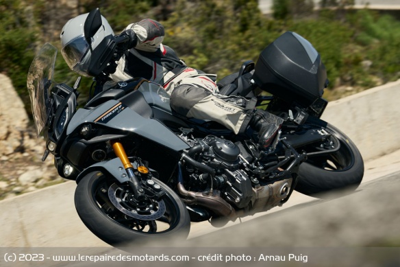 Prise d'angle de la Yamaha Tracer 9 GT+