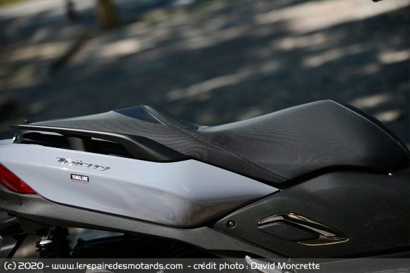 Selle pas très haute à 795 mm mais large
