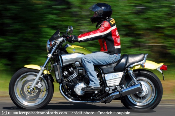 Il ne s'agit pas d'un effet d'optique, la V-Max allonge vraiment les bras de son pilote !