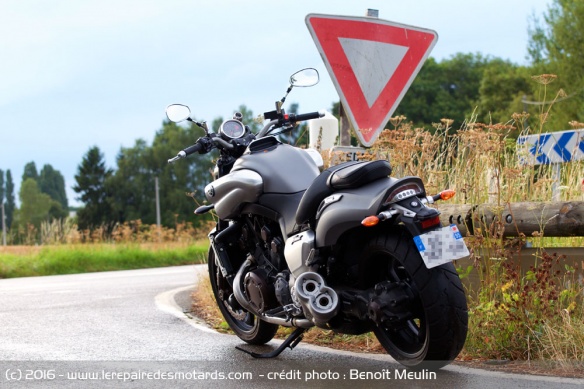 Yamaha Vmax de derrière