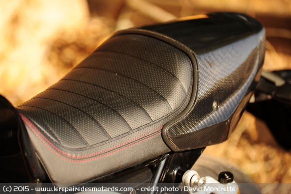 Selle avec surpiqures